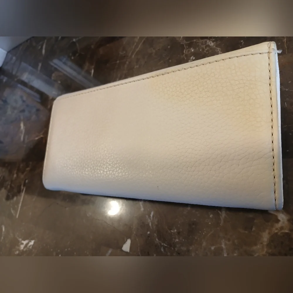 Michael Kors Wallet with Gold Logo - Picture 8 of 16